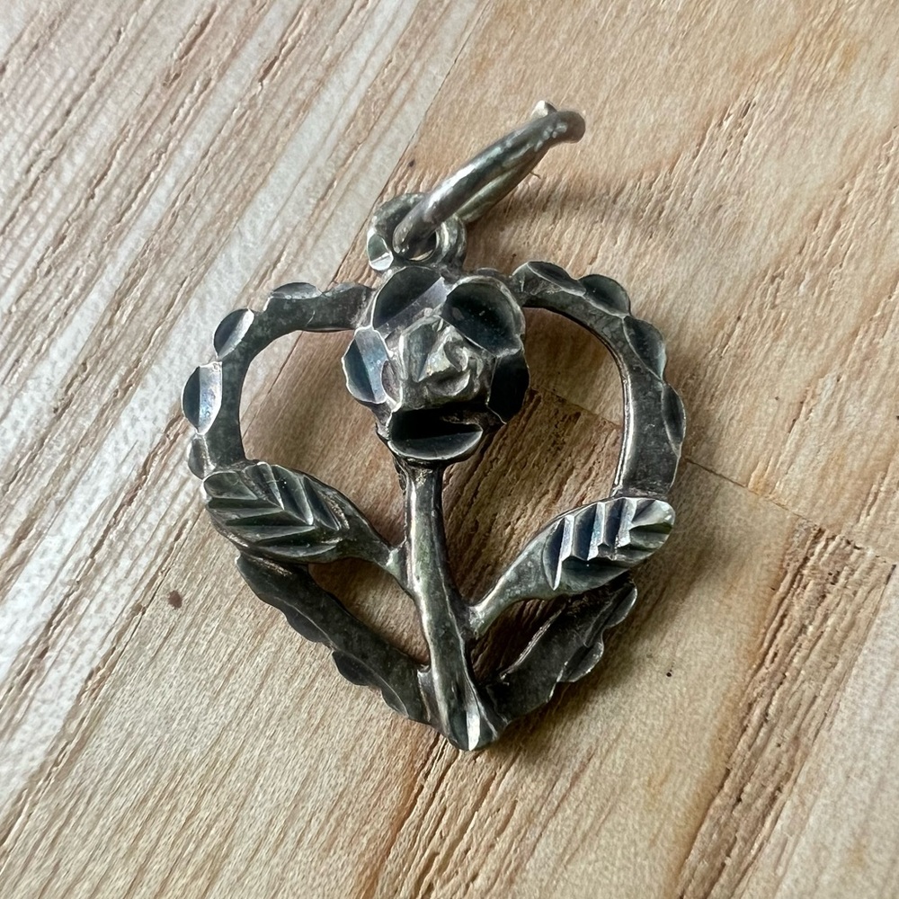 Sterling Silver 925 Diamond Cut Etched Heart With Rose Flower Pendant